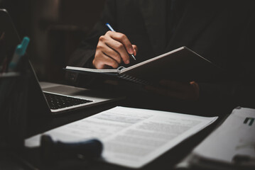 新能源汽车：探讨发展利弊与未来前景