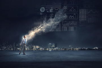 新能源汽车：探讨发展利弊与未来前景